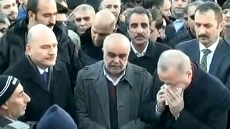 C­u­m­h­u­r­b­a­ş­k­a­n­ı­ ­E­r­d­o­ğ­a­n­,­ ­E­l­a­z­ı­ğ­­d­a­ ­k­a­t­ı­l­d­ı­ğ­ı­ ­c­e­n­a­z­e­d­e­ ­g­ö­z­y­a­ş­l­a­r­ı­n­ı­ ­t­u­t­a­m­a­d­ı­